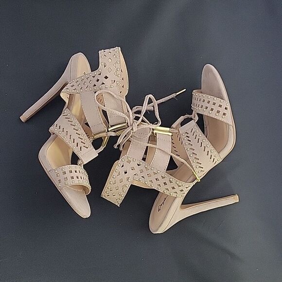 BRAND NEW QUPID POINTED TOE CUTOUT DESIGN GOLD STUDDED EMBELLISHMENTS SANDAL - Picture 15 of 16